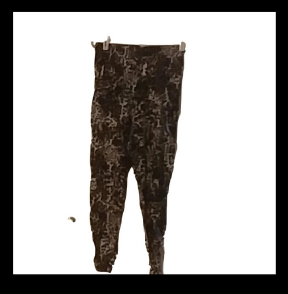 Size Medium Women's Preloved Clothing (26) - Picture 6 of 12